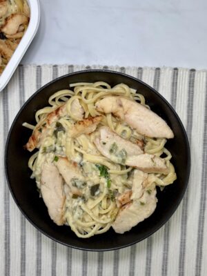 Photo des linguines au poulet et poireaux de la marque Tout Cuit, vendus par Appétit Go.