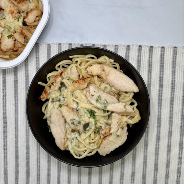 Photo des linguines au poulet et poireaux de la marque Tout Cuit, vendus par Appétit Go.