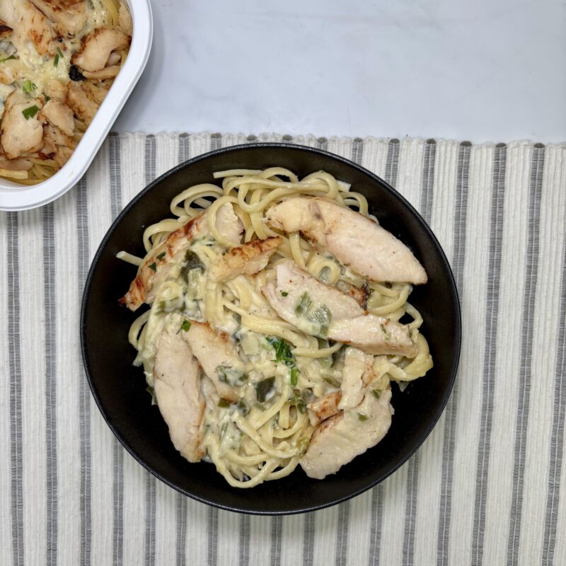 Photo des linguines au poulet et poireaux de la marque Tout Cuit, vendus par Appétit Go.